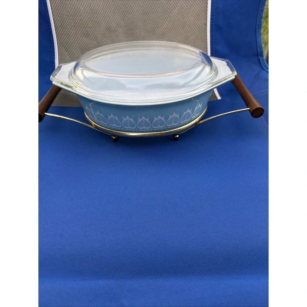 VTG Pyrex Blue Tulip 1.5 Qt Casserole Dish #043 With Cradle Handles